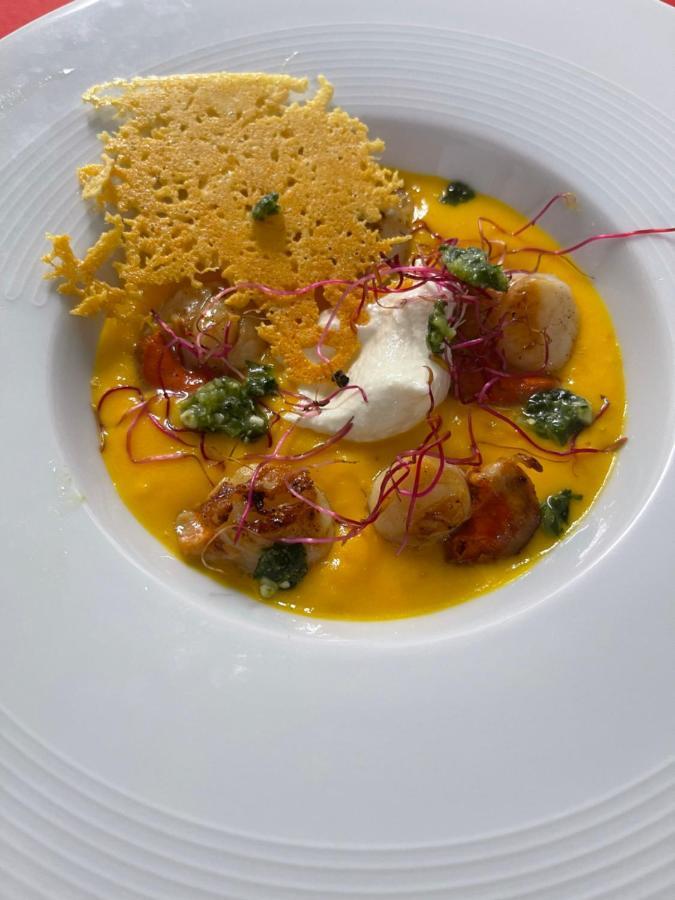 Logis Hotel Restaurant Cazes Arazat Laissac Bagian luar foto