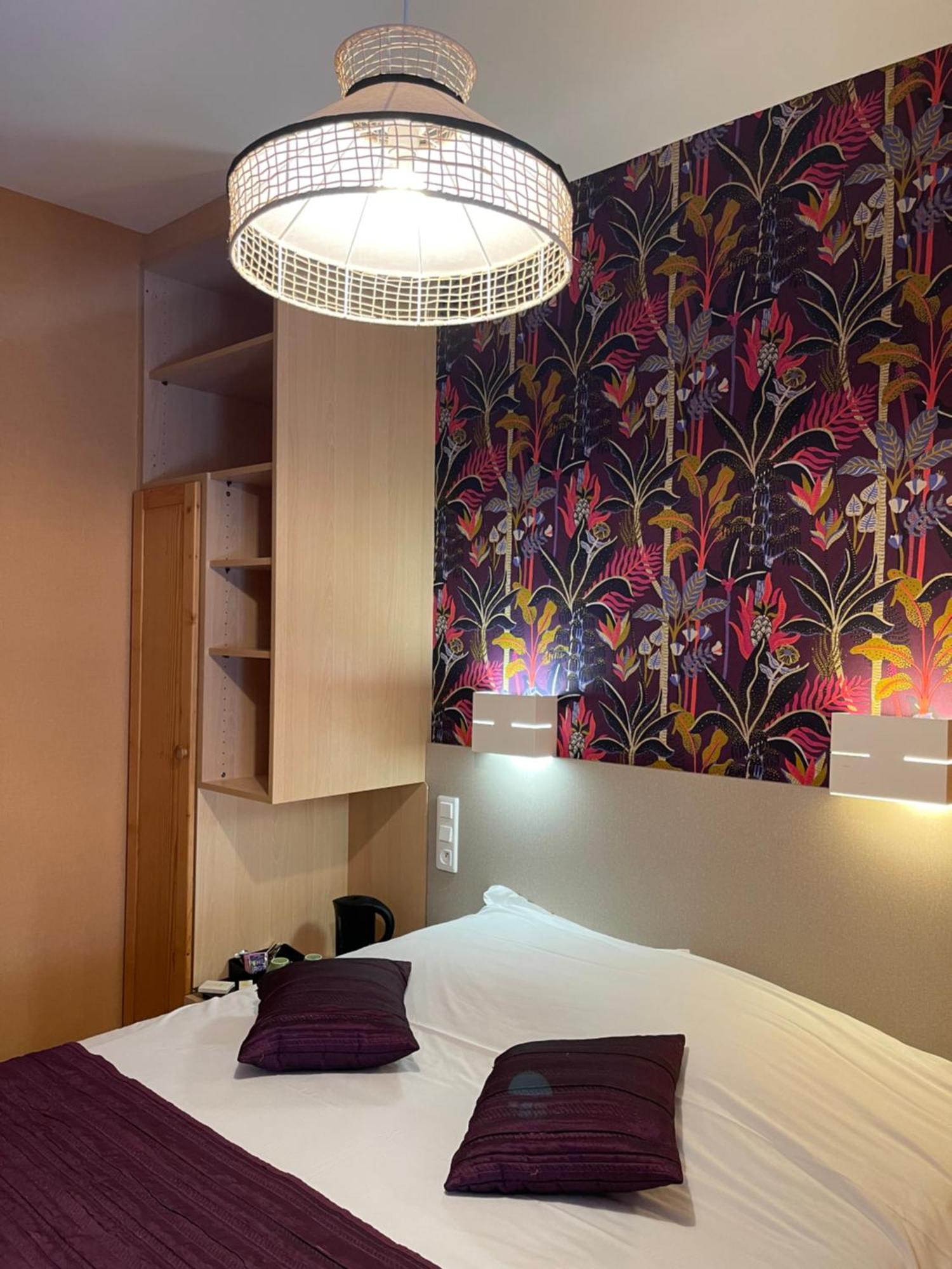 Logis Hotel Restaurant Cazes Arazat Laissac Bagian luar foto