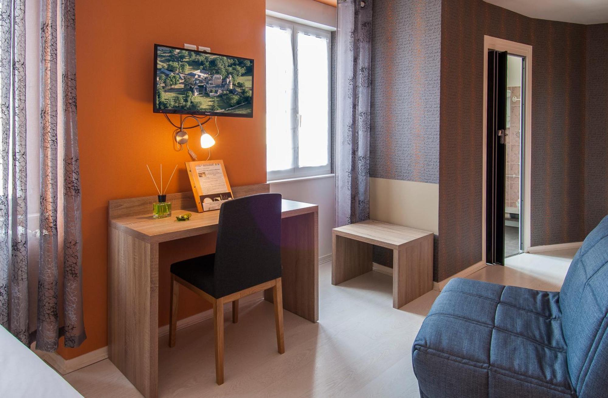 Logis Hotel Restaurant Cazes Arazat Laissac Bagian luar foto