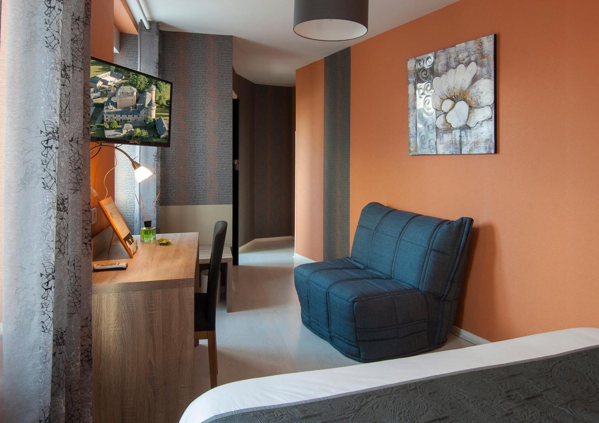 Logis Hotel Restaurant Cazes Arazat Laissac Bagian luar foto