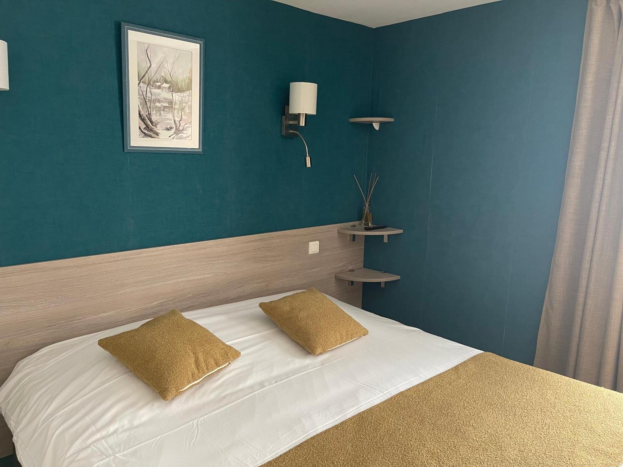 Logis Hotel Restaurant Cazes Arazat Laissac Bagian luar foto