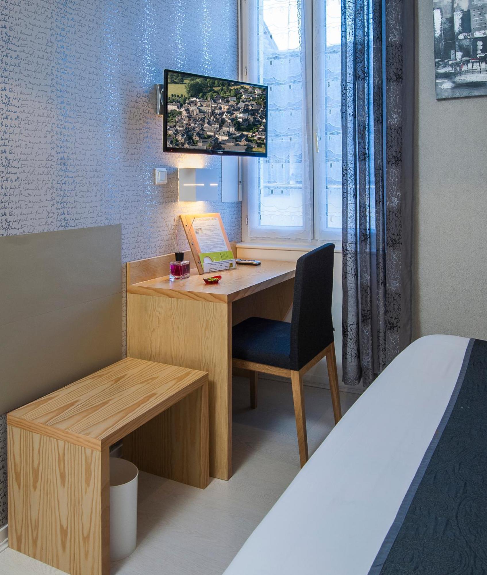 Logis Hotel Restaurant Cazes Arazat Laissac Bagian luar foto