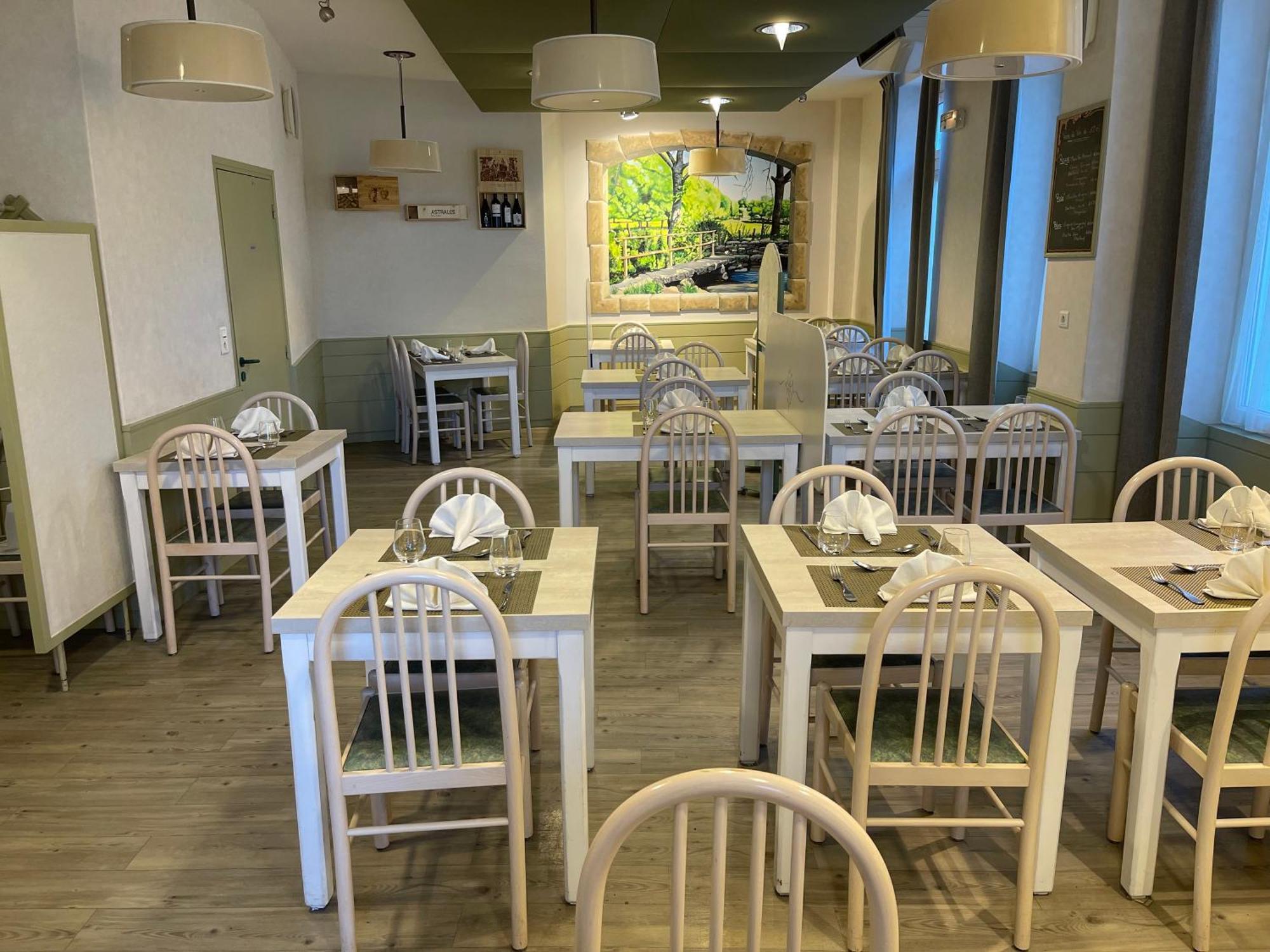 Logis Hotel Restaurant Cazes Arazat Laissac Bagian luar foto