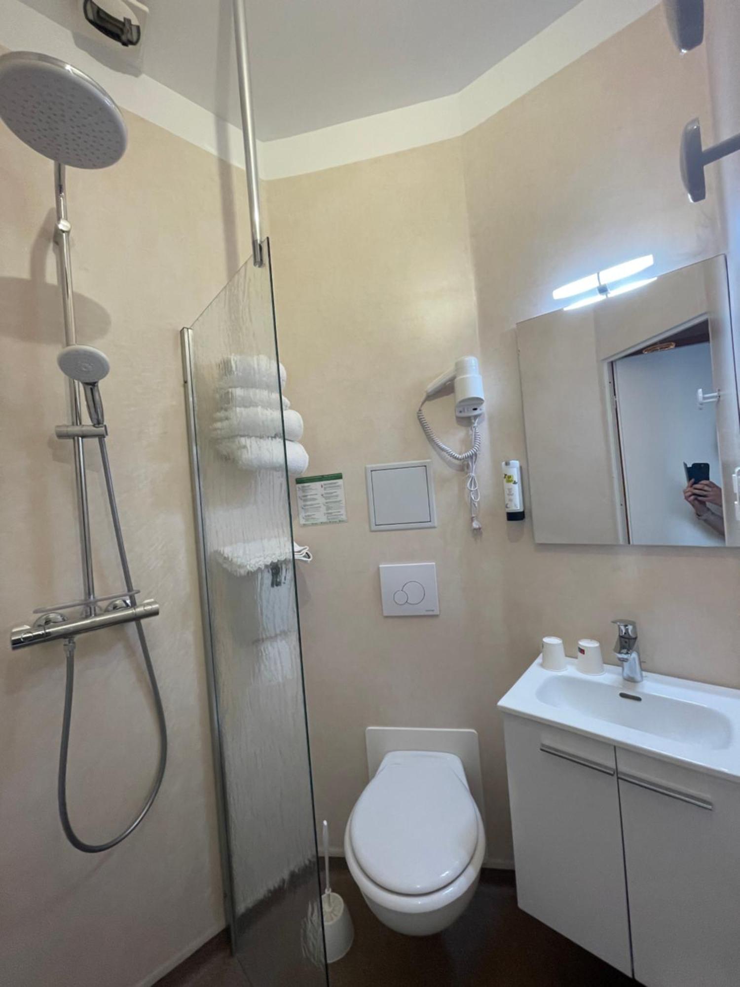 Logis Hotel Restaurant Cazes Arazat Laissac Bagian luar foto
