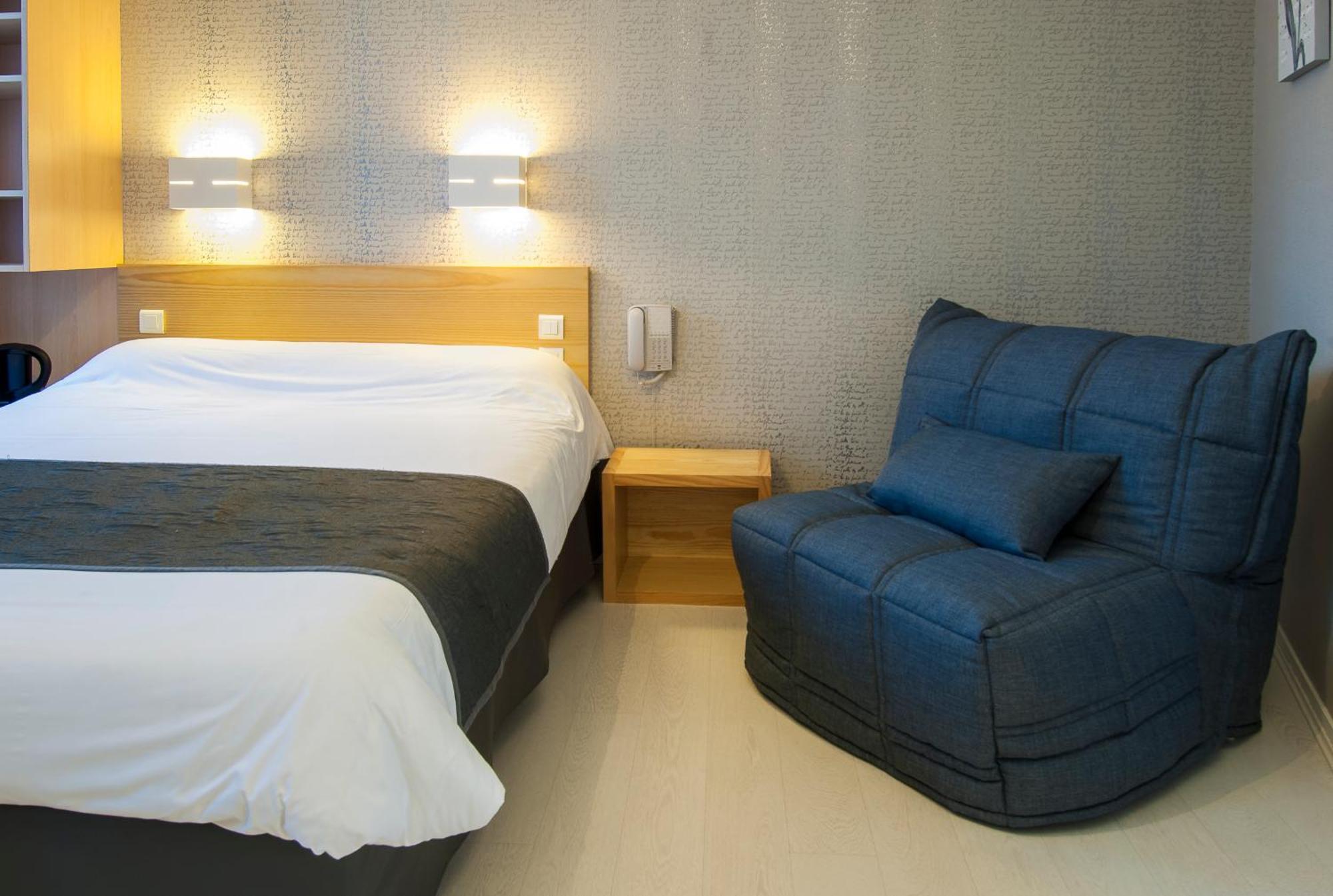 Logis Hotel Restaurant Cazes Arazat Laissac Bagian luar foto