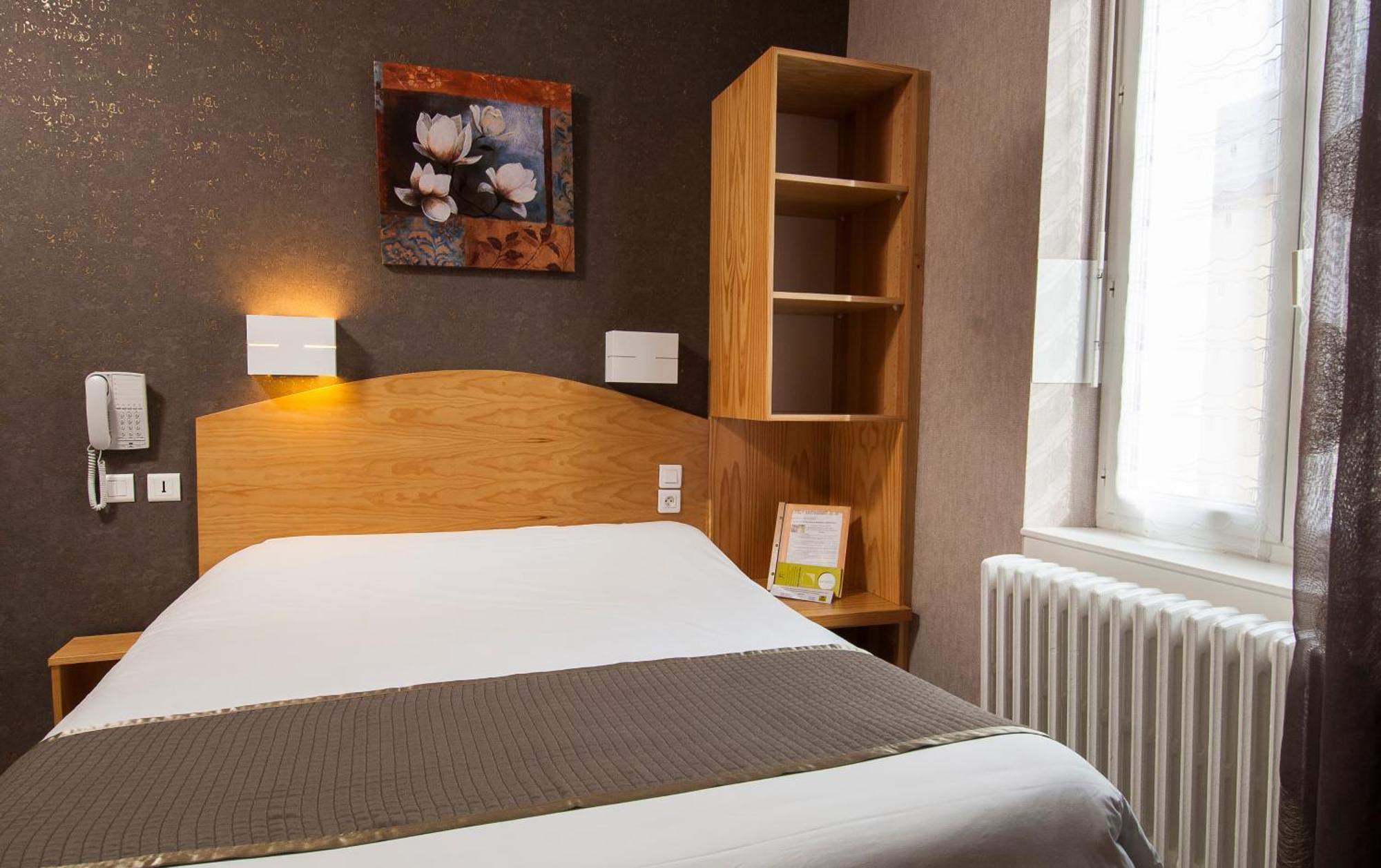 Logis Hotel Restaurant Cazes Arazat Laissac Bagian luar foto
