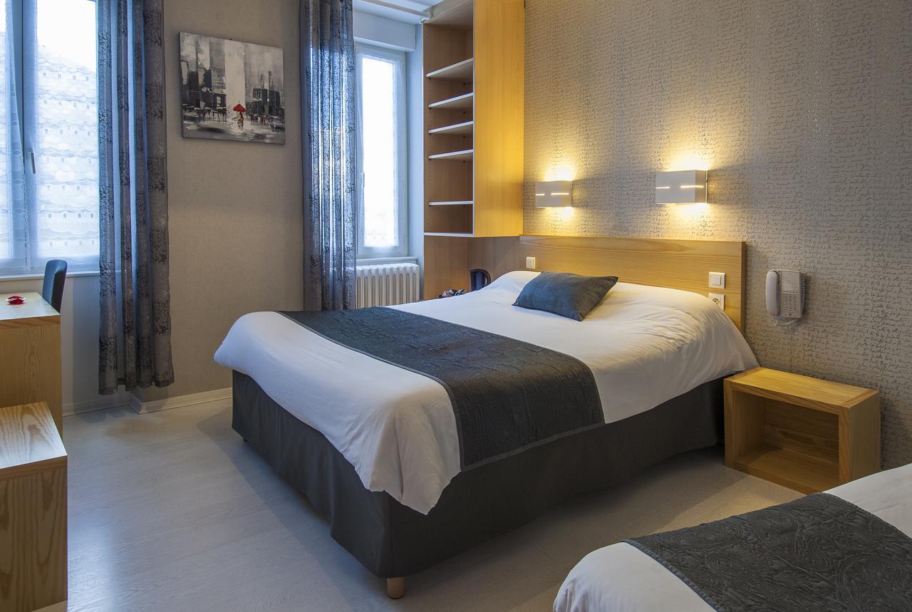 Logis Hotel Restaurant Cazes Arazat Laissac Bagian luar foto