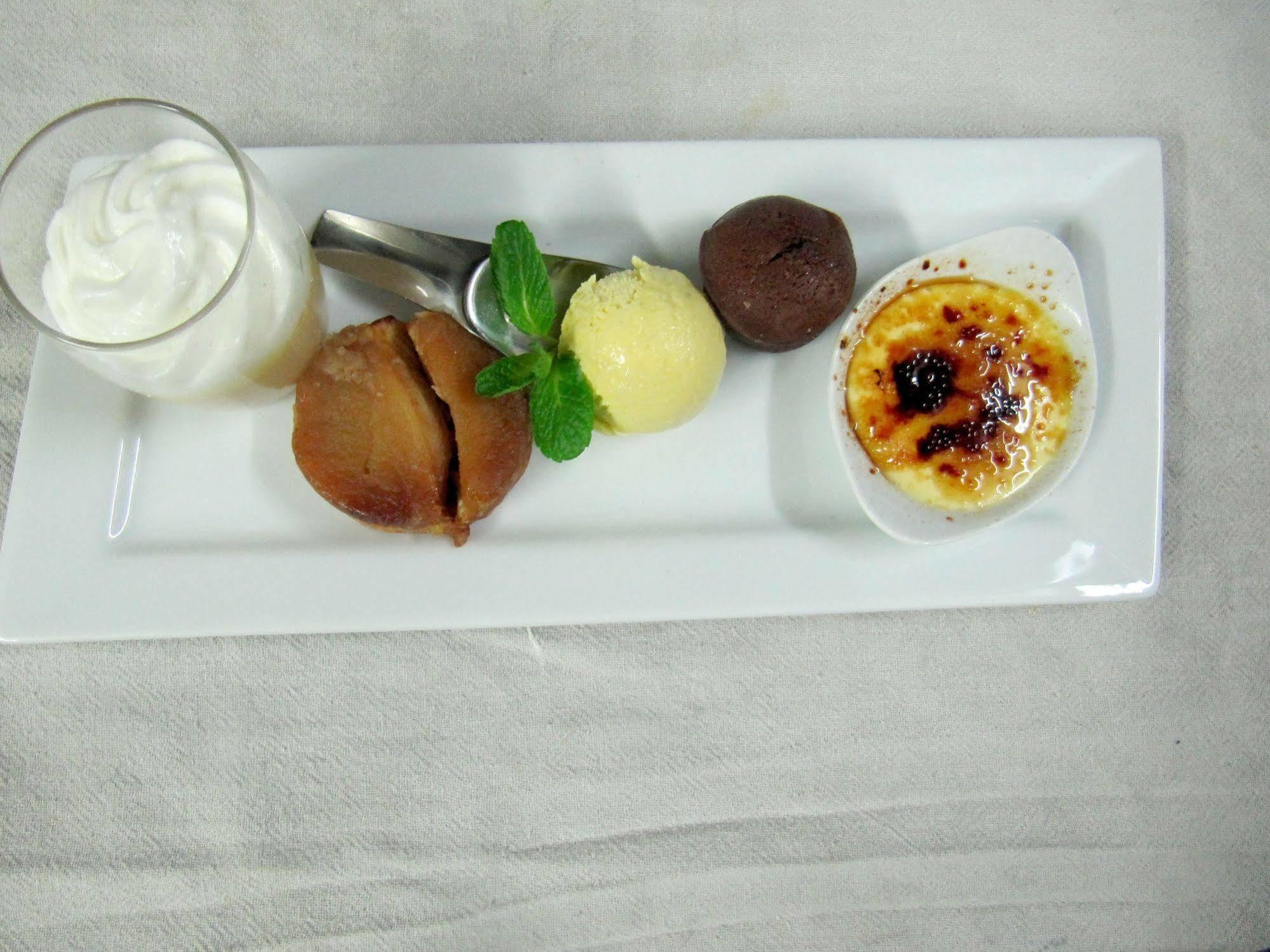 Logis Hotel Restaurant Cazes Arazat Laissac Bagian luar foto