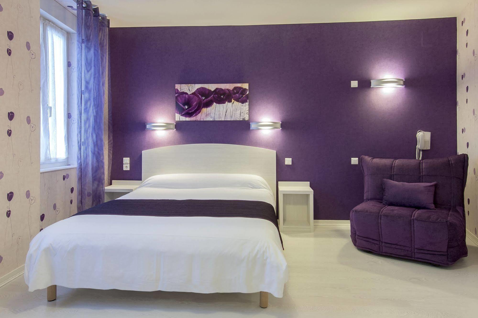 Logis Hotel Restaurant Cazes Arazat Laissac Bagian luar foto
